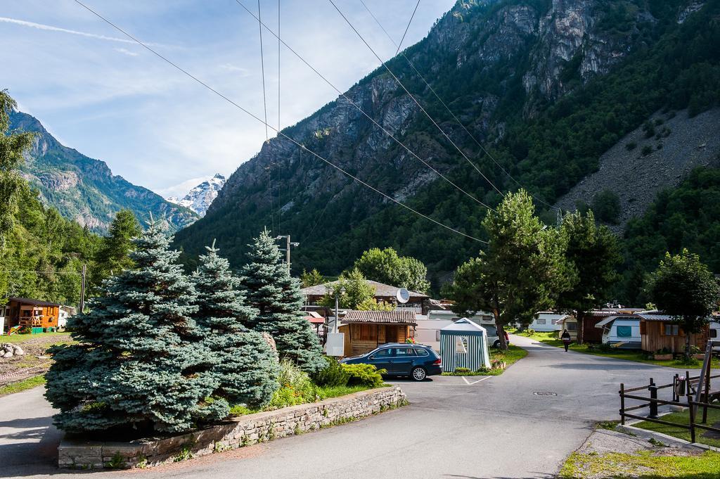 Villaggio Turistico Camping Cervino Antey-Saint-André Exteriör bild