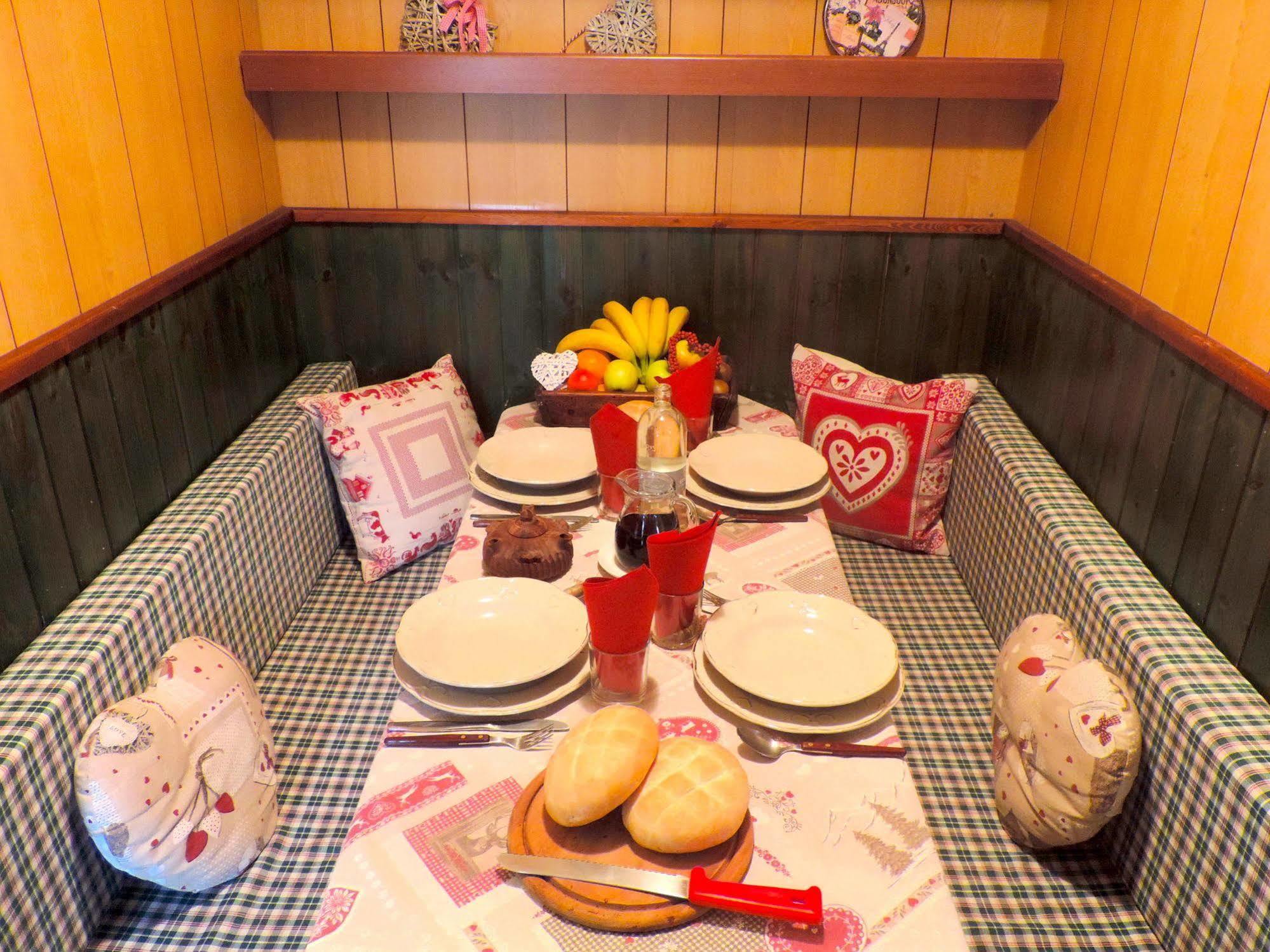 Villaggio Turistico Camping Cervino Antey-Saint-André Exteriör bild
