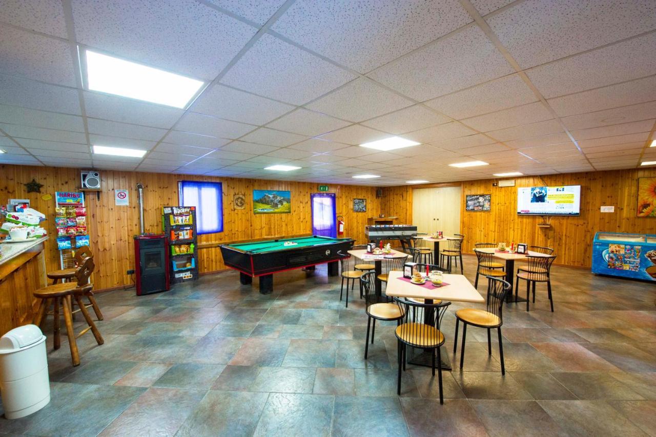 Villaggio Turistico Camping Cervino Antey-Saint-André Exteriör bild